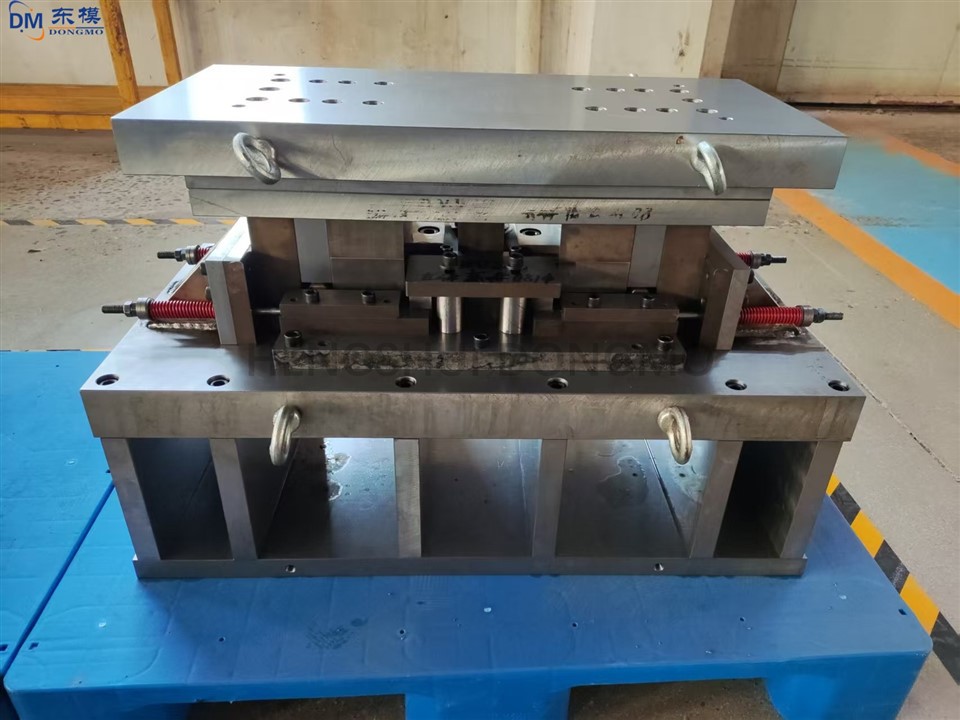 Sérsniðin málm stimplun og djúpteikning deyja Framleiðandi